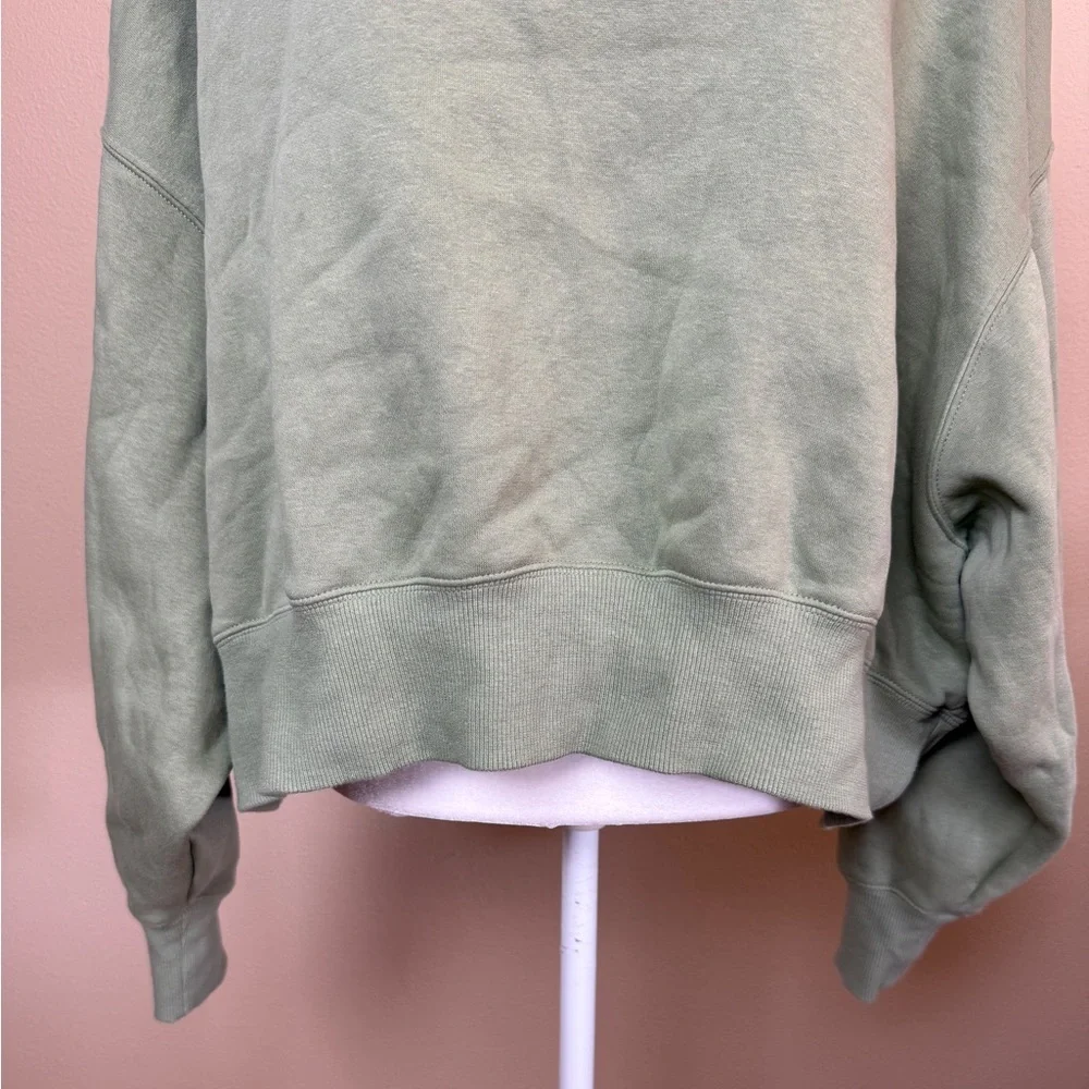 Nike Green Center Swoosh Sweater Size Large